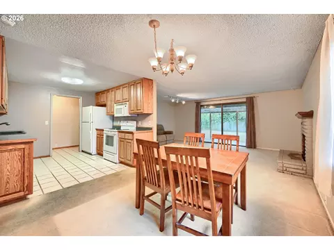 Dining - 132 Lynnbrook Dr, Eugene, OR 97404 photo 1 of 2