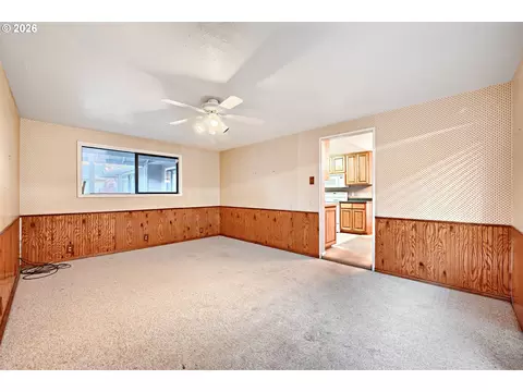 Living - 132 Lynnbrook Dr, Eugene, OR 97404 photo 4 of 4