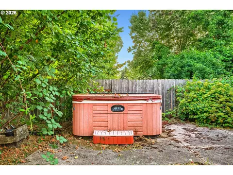 Exterior - 132 Lynnbrook Dr, Eugene, OR 97404 photo 5 of 5
