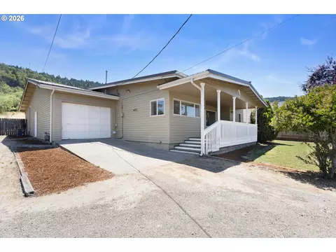 1402 Lookingglass Rd, Roseburg, OR 97471