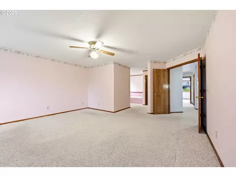 Bedroom - 1326 SE Linden Ct, Gresham, OR 97080 photo 3 of 12
