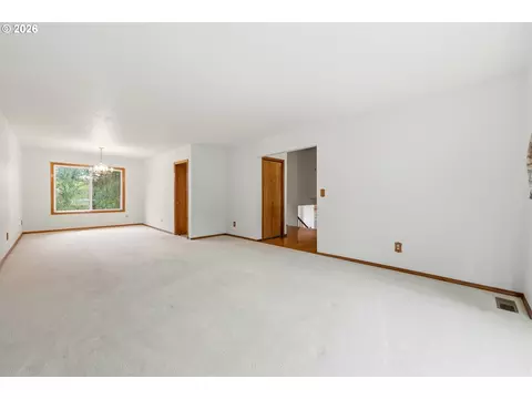 Living - 1326 SE Linden Ct, Gresham, OR 97080 photo 2 of 10