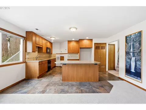 Kitchen - 1326 SE Linden Ct, Gresham, OR 97080 photo 6 of 6