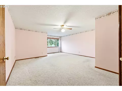 Bedroom - 1326 SE Linden Ct, Gresham, OR 97080 photo 2 of 12