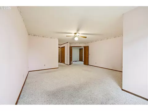 Bedroom - 1326 SE Linden Ct, Gresham, OR 97080 photo 6 of 12