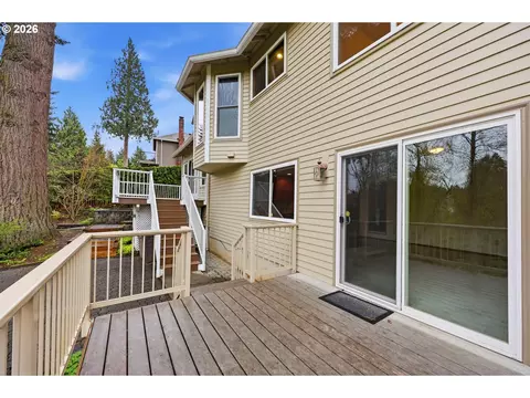 Exterior - 1326 SE Linden Ct, Gresham, OR 97080 photo 6 of 6