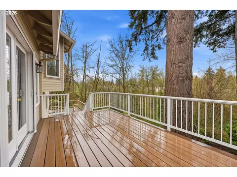 Exterior - 1326 SE Linden Ct, Gresham, OR 97080 photo 4 of 6
