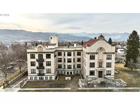 2365 4th St #205, Baker City, OR 97814