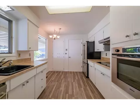 18441 SE Clinton, Gresham, OR 97030 photo 13