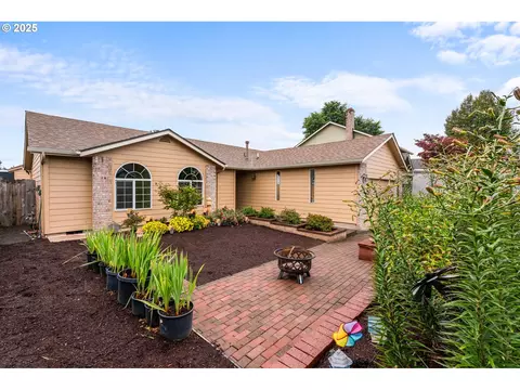 4802 NE Fuhrer Ct, Salem, OR 97305