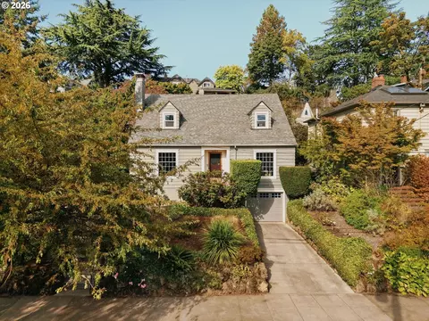 4421 NE Wistaria Dr, Portland, OR 97213