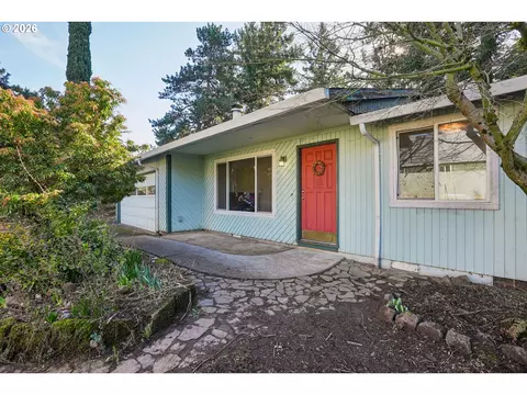 5568 SE Flavel Dr, Portland, OR 97206