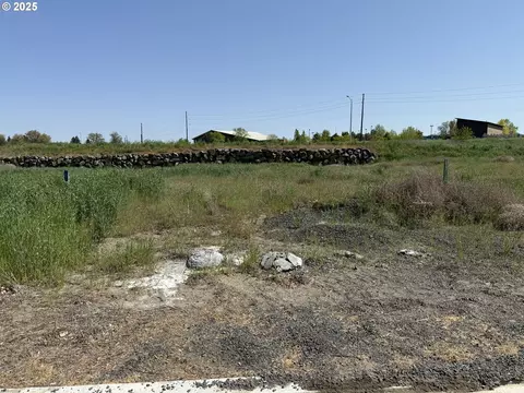 1277 SE 9th St, Hermiston, OR 97838