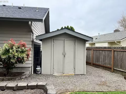 Exterior - 1111 Risden Pl, Eugene, OR 97404 photo 5 of 7