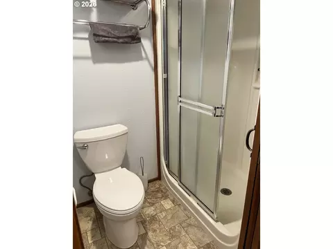 Bath - 1111 Risden Pl, Eugene, OR 97404 photo 1 of 2
