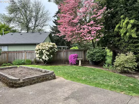Exterior - 1111 Risden Pl, Eugene, OR 97404 photo 4 of 7