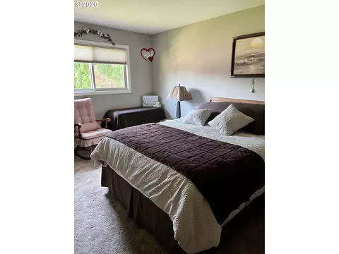 Bedroom - 1111 Risden Pl, Eugene, OR 97404 photo 2 of 3