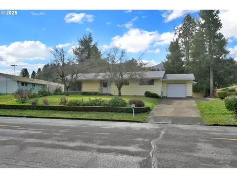 47960 W 1st St, Oakridge, OR 97463