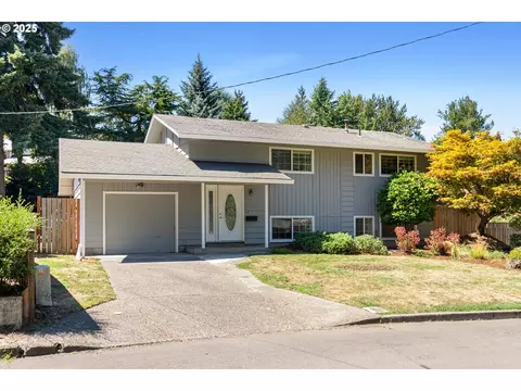 8816 SE Regents Dr, Milwaukie, OR 97222