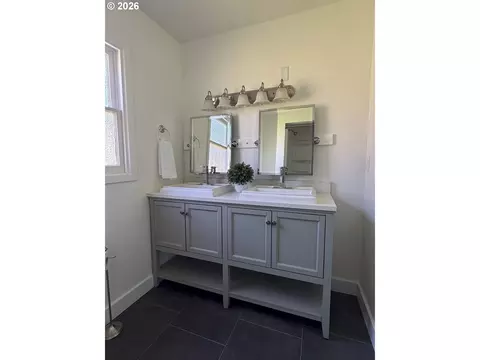 Bath - 775 Howard Ave, Eugene, OR 97404 photo 1 of 3