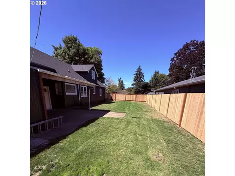 Exterior - 775 Howard Ave, Eugene, OR 97404 photo 9 of 11