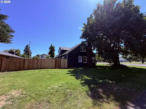 Exterior - 775 Howard Ave, Eugene, OR 97404 photo 5 of 11