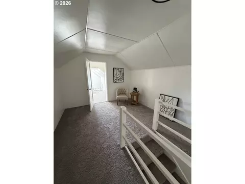 Entry Way - 775 Howard Ave, Eugene, OR 97404 photo 3 of 4