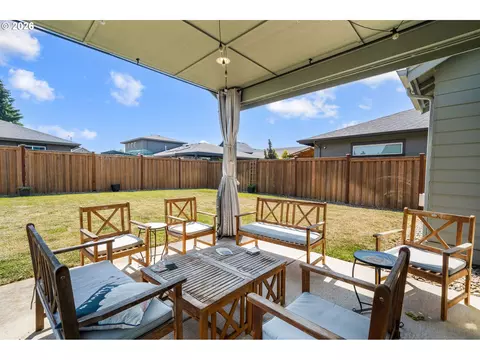 Exterior - 862 Tyson Ln, Eugene, OR 97404 photo 3 of 3