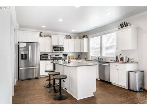 Kitchen - 862 Tyson Ln, Eugene, OR 97404 photo 1 of 4