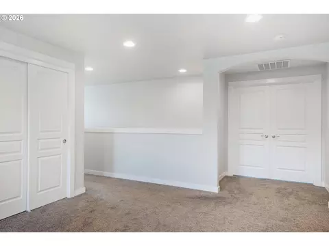 Entry Way - 862 Tyson Ln, Eugene, OR 97404 photo 10 of 10