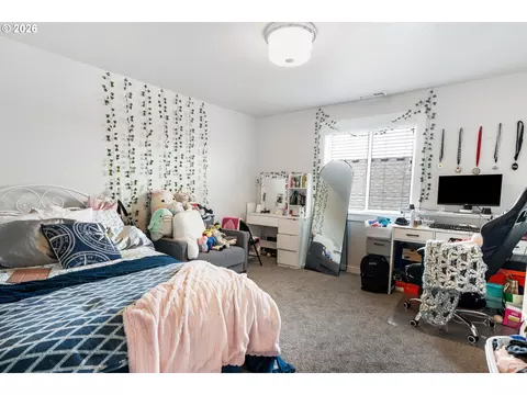 Bedroom - 862 Tyson Ln, Eugene, OR 97404 photo 5 of 10