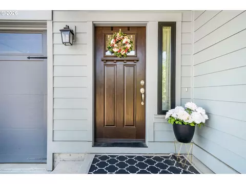 Entry Way - 862 Tyson Ln, Eugene, OR 97404 photo 1 of 10