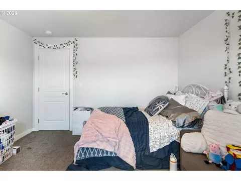 Bedroom - 862 Tyson Ln, Eugene, OR 97404 photo 6 of 10