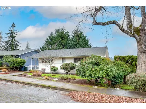 2545 Charnelton St, Eugene, OR 97405