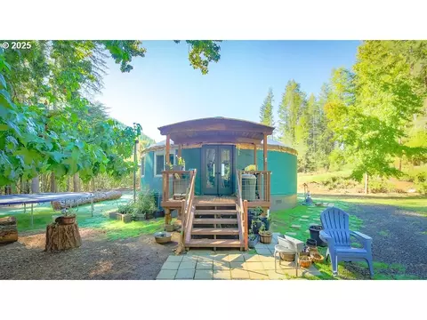63450 Fairview Rd, Coquille, OR 97423