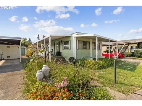 205 S 54th St #117, Springfield, OR 97478