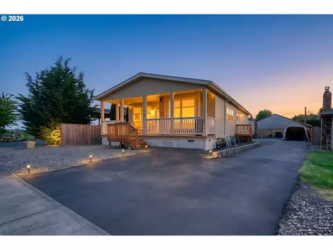 34148 SElm St #A, Scappoose, OR 97056