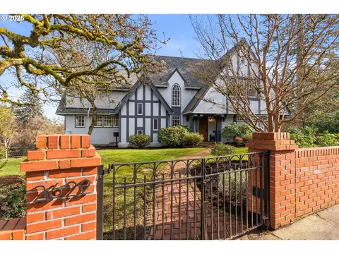 2622 SW Talbot Rd, Portland, OR 97201