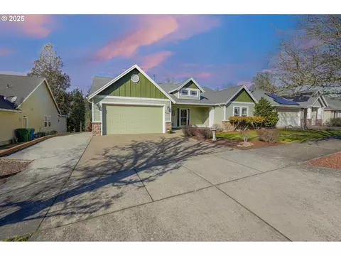3649 10th St, Hubbard, OR 97032