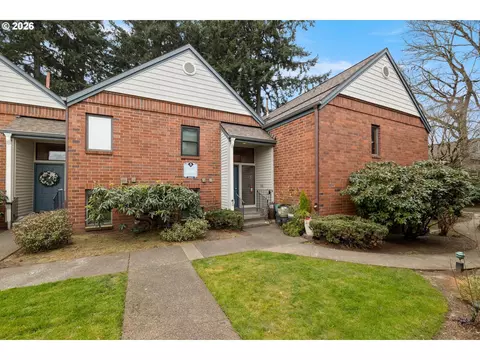 15025 NE Sacramento St #53, Portland, OR 97230