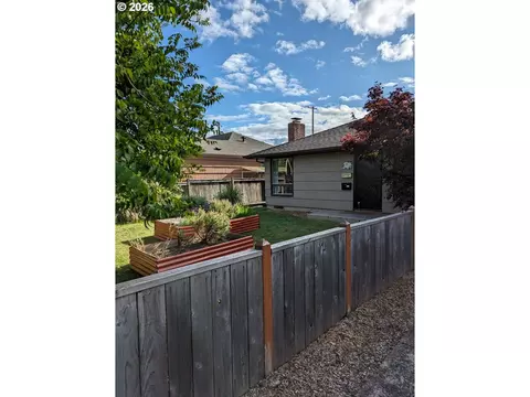 2682 Harris St, Eugene, OR 97405