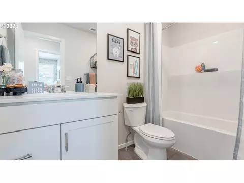 Bath - 3416 SW Royal Ave, Gresham, OR 97080 photo 2 of 3