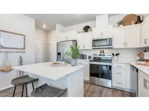 Kitchen - 3416 SW Royal Ave, Gresham, OR 97080 photo 2 of 4