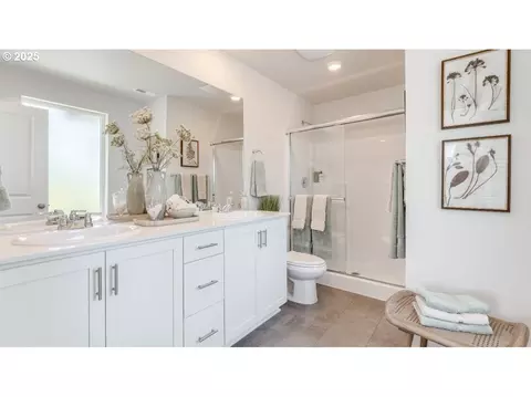 Bath - 3416 SW Royal Ave, Gresham, OR 97080 photo 3 of 3