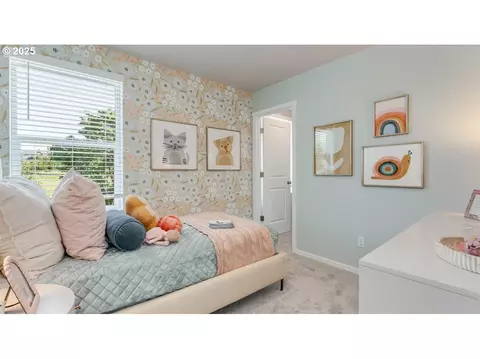 Bedroom - 3416 SW Royal Ave, Gresham, OR 97080 photo 4 of 7