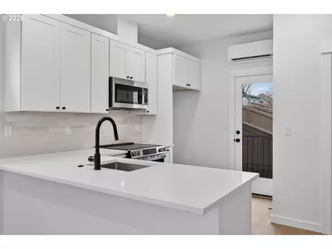 Kitchen - 4071 SW Mckinley St #36, Gresham, OR 97080 photo 4 of 6
