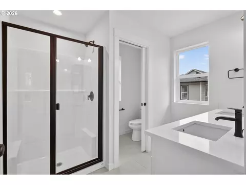 Bath - 4071 SW Mckinley St #36, Gresham, OR 97080 photo 4 of 7