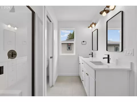 Bath - 4071 SW Mckinley St #36, Gresham, OR 97080 photo 5 of 7