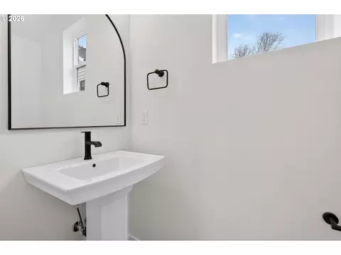 Bath - 4071 SW Mckinley St #36, Gresham, OR 97080 photo 3 of 7