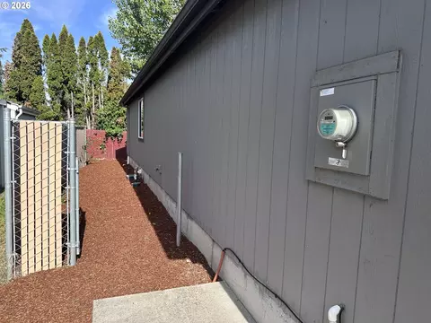 Exterior - 374 Nursery Ct, Eugene, OR 97402 photo 2 of 4